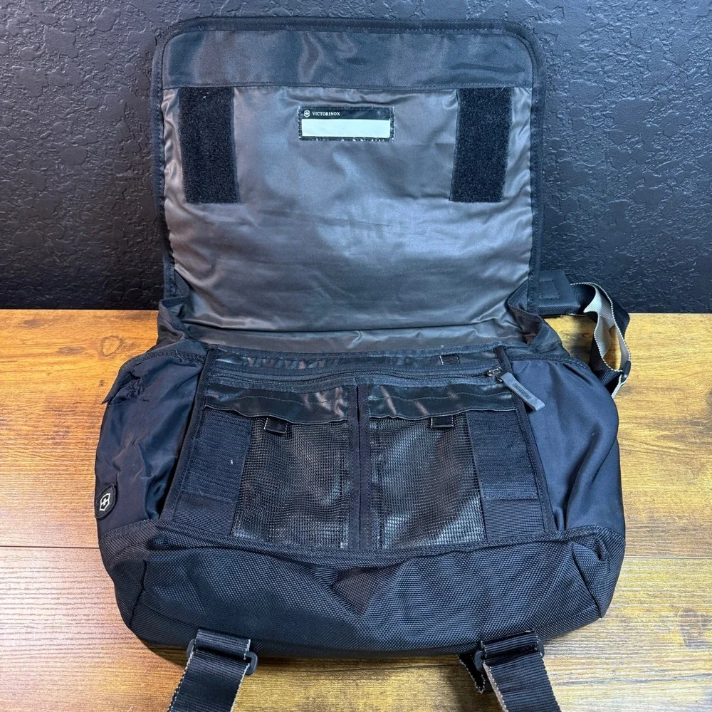 VTG‎ Microsoft Office Victorinox Black Nylon Messenger Laptop Bag